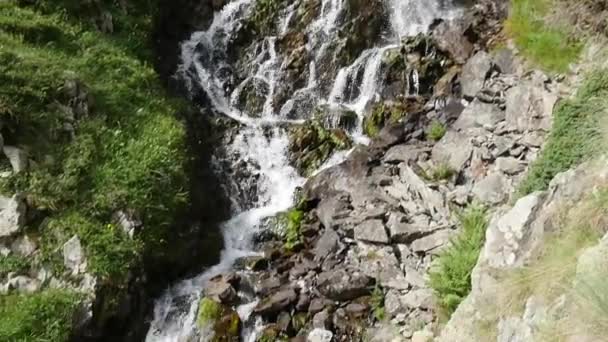 Waterfall with the Pic du Midi d'Ossau, in the Pyrenees — Stock Video