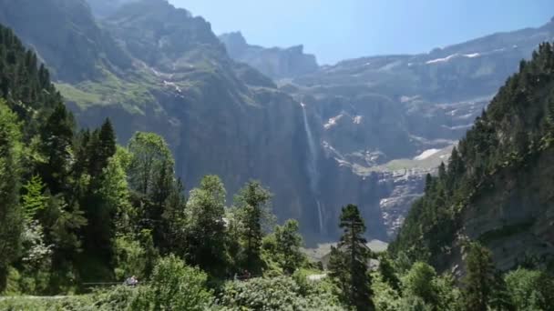 Cascade of the Cirque de Gavarnie in the French Pyrenees — Stock Video