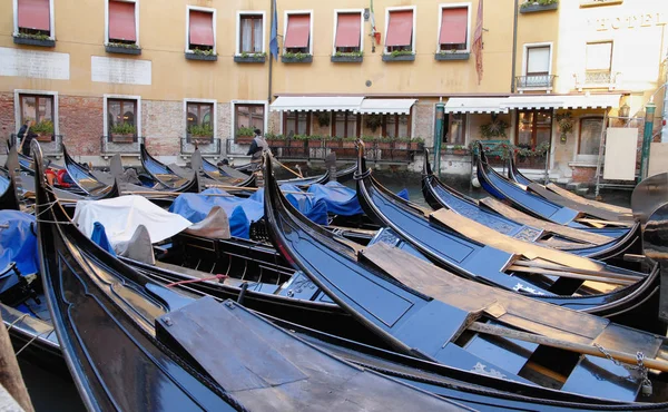 Gôndolas de Veneza em itália — Fotografia de Stock