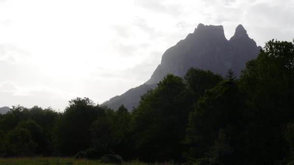 Vue du Pic du Midi d'Ossau dans les Pyrénées françaises — Video
