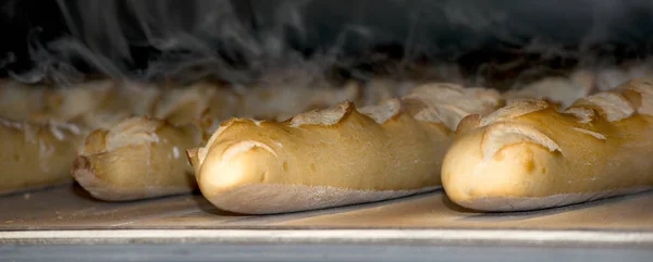 Stokbrood Frans brood gebakken in de oven — Stockfoto