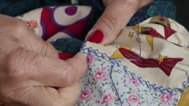 Close up of woman's hand sewing patchwork — Stock Video