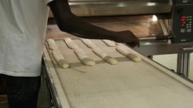 yemek pişirmek için ekmek hamur hazırlanması