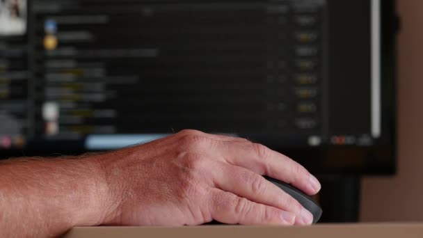 Businessman using the mouse in an office — Stock Video