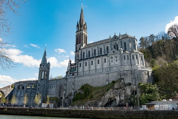 Vue de la basilique Notre-Dame de Lourdes — Photo