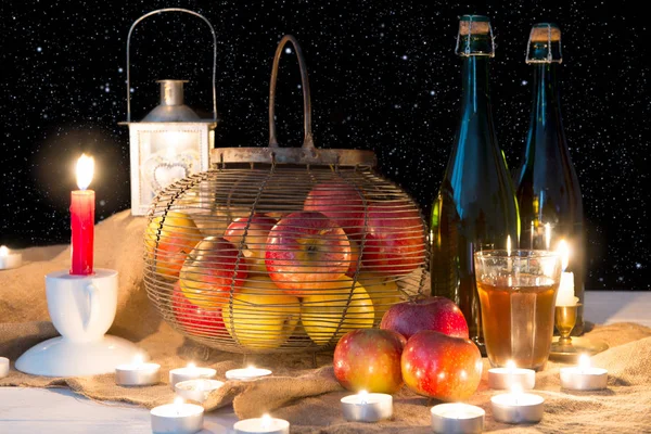サイダーとクリスマスにノルマンディーのりんごのボトル — ストック写真