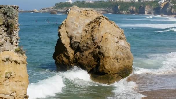 Olas del océano en la playa de Biarritz, Francia — Vídeos de Stock