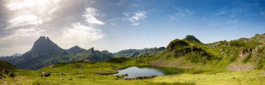Fransız Pirenesi 'ndeki Pic du Midi d' Ossau Dağı manzarası