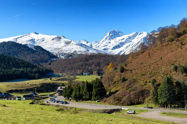 PIC du Midi de Bigorre kar ile Fransızca Pyrenees içinde — Stok fotoğraf