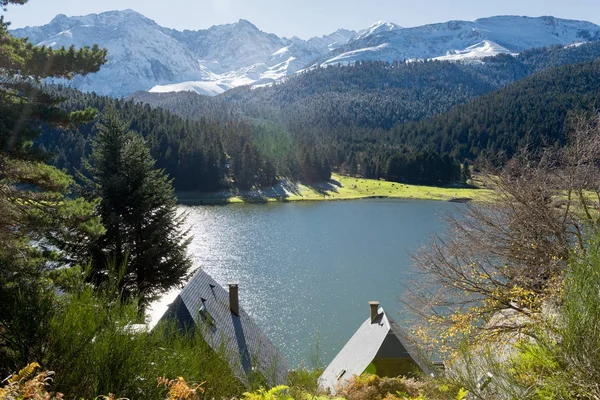 Jezero Payolle ve francouzských Pyrenejích — Stock fotografie