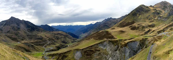 Bergslandskap i franska Pyrenéerna — Stockfoto