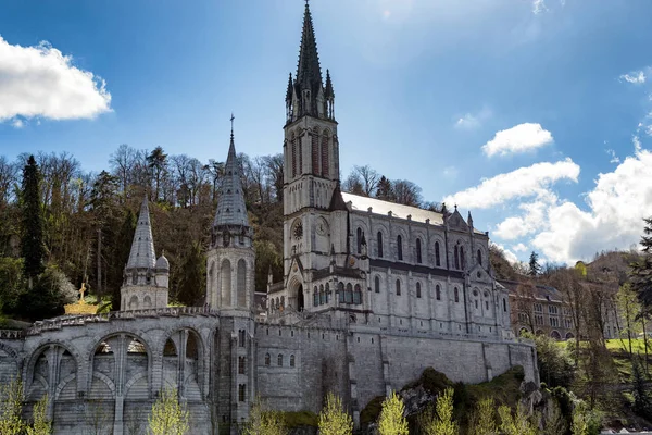 Vue de la basilique Notre-Dame de Lourdes — Photo