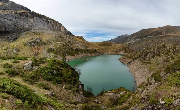 Lake the Gloriettes on the Gave d 'Estaube river in the Haute Pyr — стоковое фото