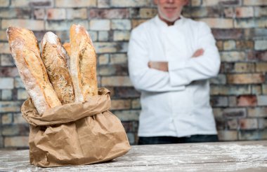 Baker ile geleneksel ekmek Fransız baget