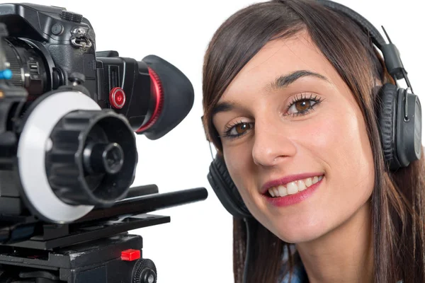 Wanita muda cantik dengan kamera video DSLR — Stok Foto