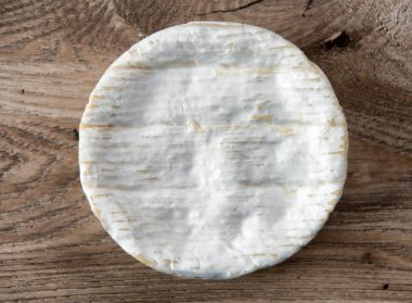 Camembert peyniri geleneksel Normandiya Fransızcası, süt ürünü