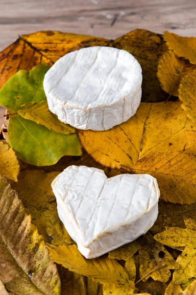 Neufchatel peynir ve Camembert peyniri Normandiya