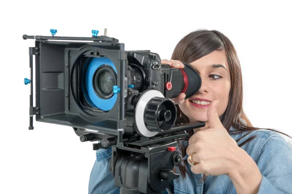 Mooie jonge vrouw met Dslr video camera, op wit — Stockfoto