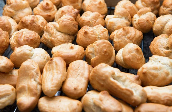 Küçük krem puffs hazırlanması — Stok fotoğraf