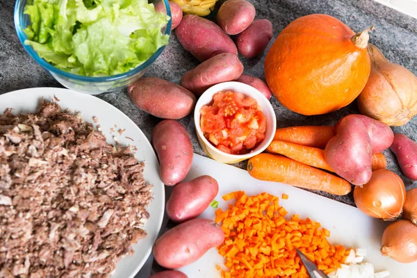 Preparación de hachis parmentier, cocina francesa —  Fotos de Stock