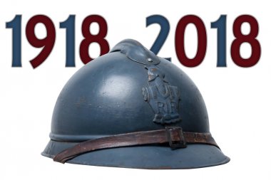 Fransız askeri kask üzerinde beyaz izole Birinci Dünya Savaşı 