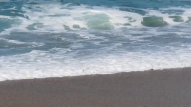 Okyanus dalgaları Biarritz sahilde, Fransa