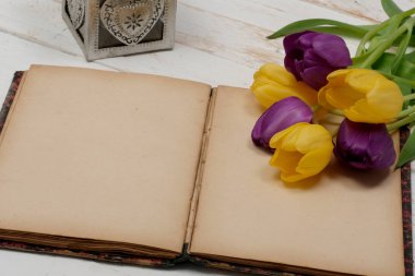 kavram romantik, eski defter ve Lale ahşap tablo