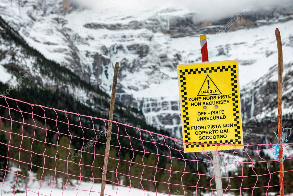 sign alerts off-piste unsecured in french mountains
