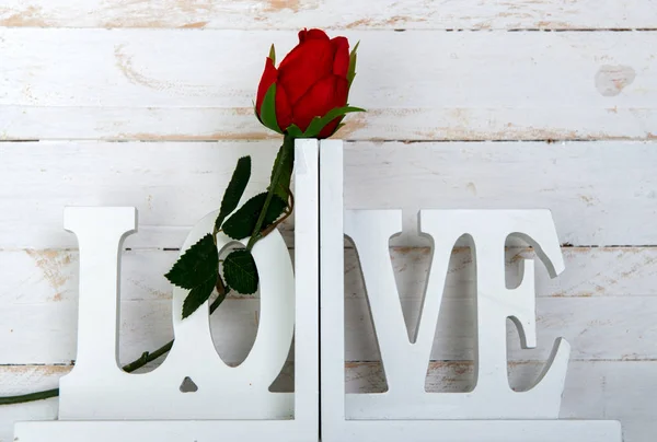 Concept romantic, one rose with wooden white love — Stock Photo, Image