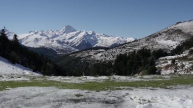 Pyrenees içinde sonbahar dağ manzarası