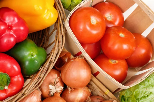 Крупним планом помідори, перець і цибуля — стокове фото