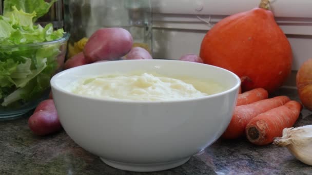 Kom Met Goede Hete Aardappelpuree Keuken — Stockvideo