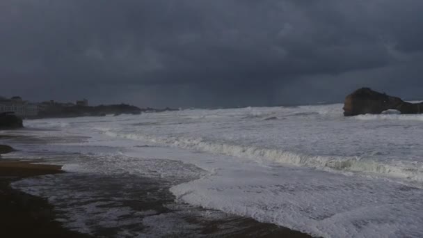 Tiempo Tormenta Oceánica Con Olas Enormes Biarritz Francia — Vídeo de stock