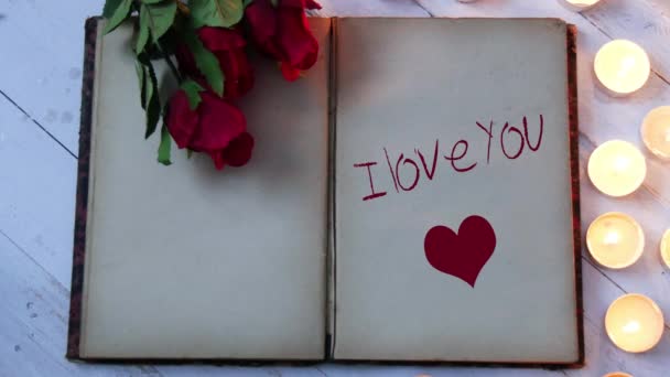 Concepto Romántico Viejo Cuaderno Rosas Velas Pequeñas — Vídeo de stock