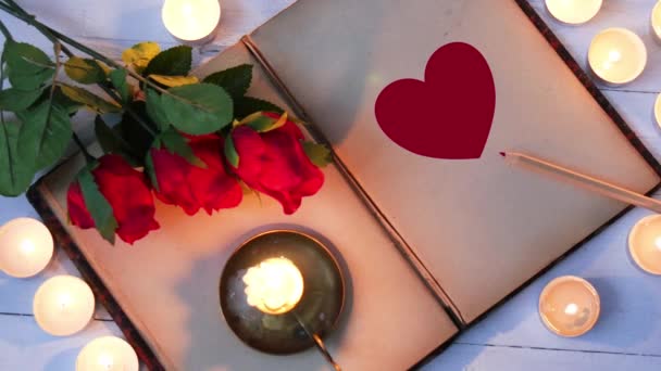 Concepto Romántico Viejo Cuaderno Rosas Velas Pequeñas — Vídeo de stock