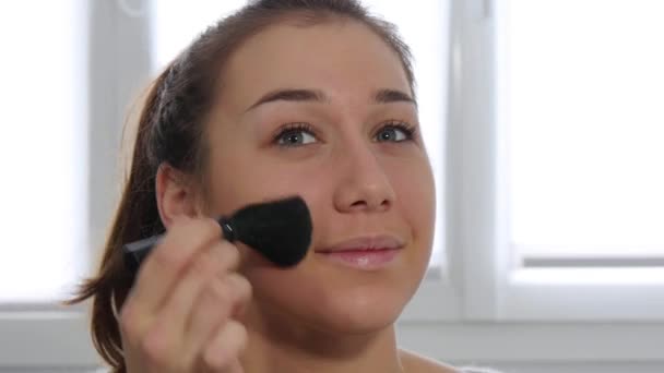 Young Smiling Woman Applying Powder Her Face — Stock Video