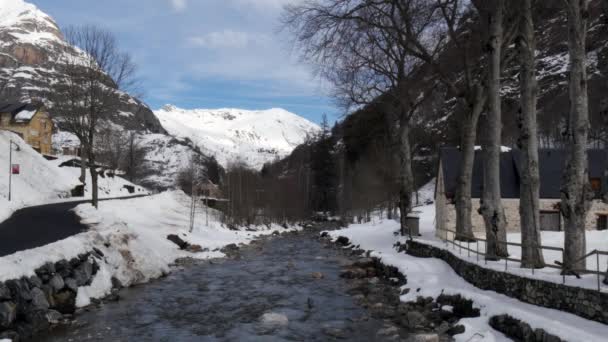 Rio Montanha Com Neve — Vídeo de Stock