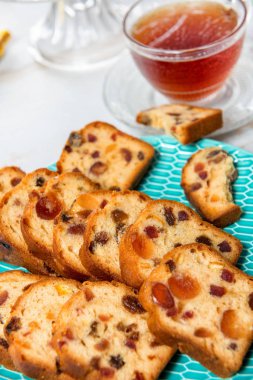 Kurutulmuş Meyve pasta ile çay