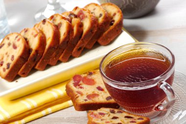 Kurutulmuş Meyve pasta ile çay