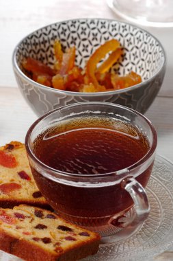 Kurutulmuş Meyve pasta ile çay