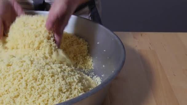 Préparation Semoule Pour Couscous — Video