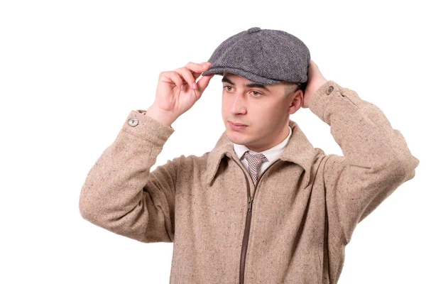 Молодий чоловік у старовинному одязі з капелюхом, стиль 1940 року — стокове фото