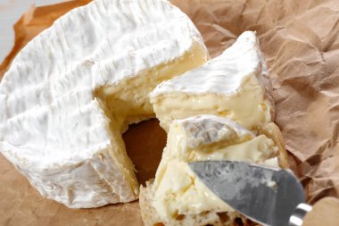 Camembert peyniri geleneksel Normandiya Fransızcası, süt ürünü