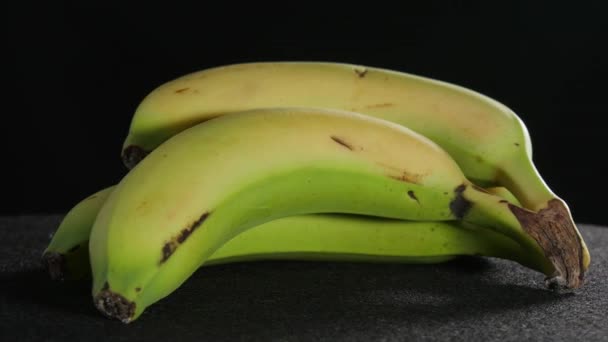 Μπανάνες Στο Μαύρο Υπόβαθρο — Αρχείο Βίντεο
