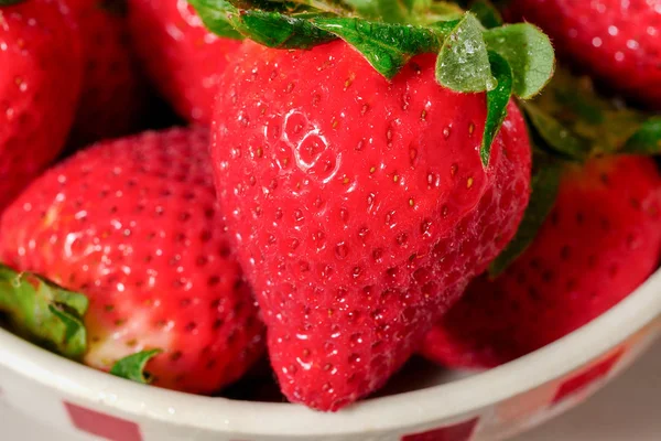 Close up of  bowl of strawberries — Stock Photo, Image