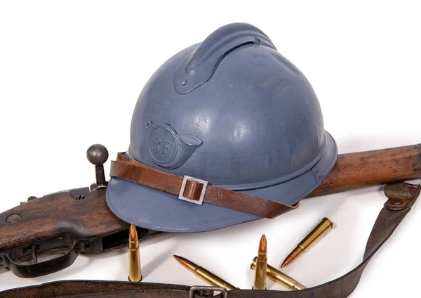프랑스의 소총 오순절에와 첫번째 세계 대전의 군 헬멧 — 스톡 사진
