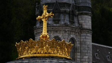 Lourdes, Fransa. Taç kutsal Lourdes Fransa Bazilikası