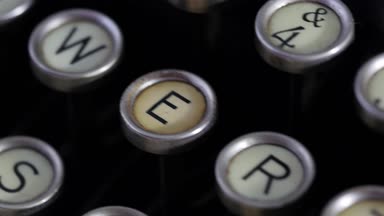 Eski daktiloyu kapat