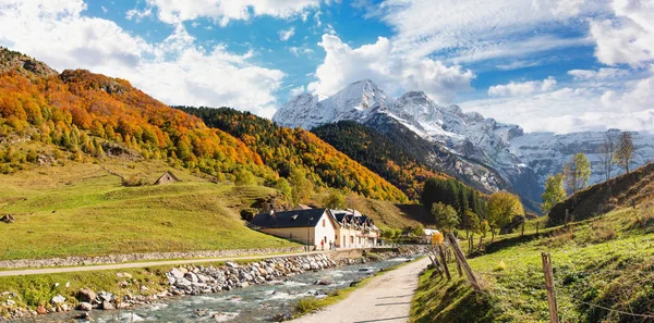 Cirque de Gavarnie in the French Pyrenees — стоковое фото