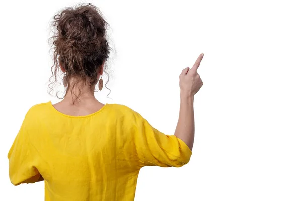 Mujer mostrando el dedo en el espacio de copia para el producto o texto, volver vie — Foto de Stock